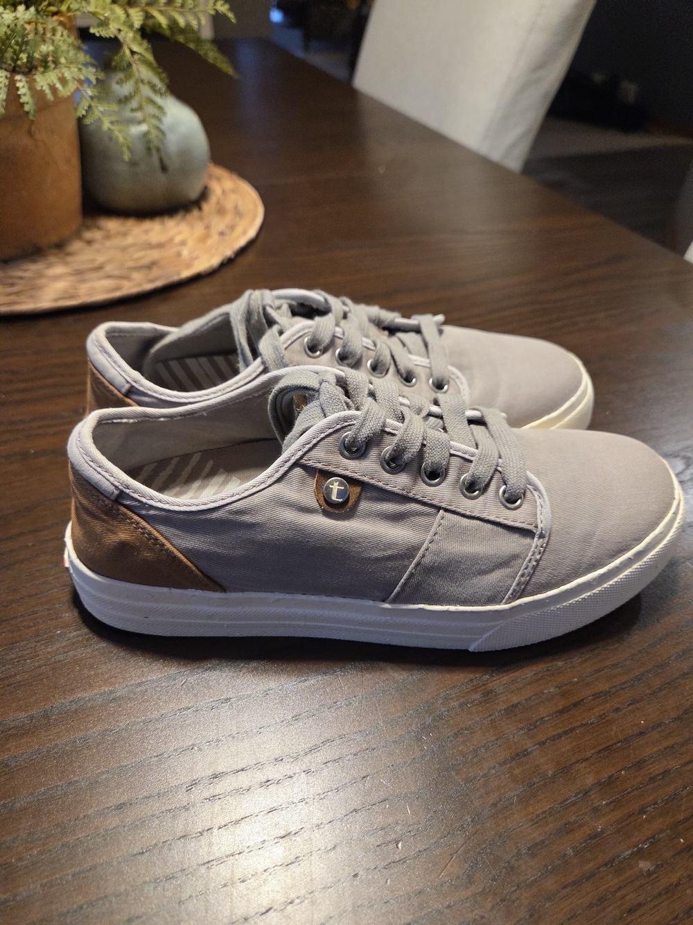 Taos Super Soul Grey Whiskey Canvas Sneakers – W Size 6.5 Orthotic Arch Support